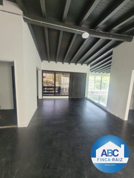 Casa-local en Arriendo en Laureles